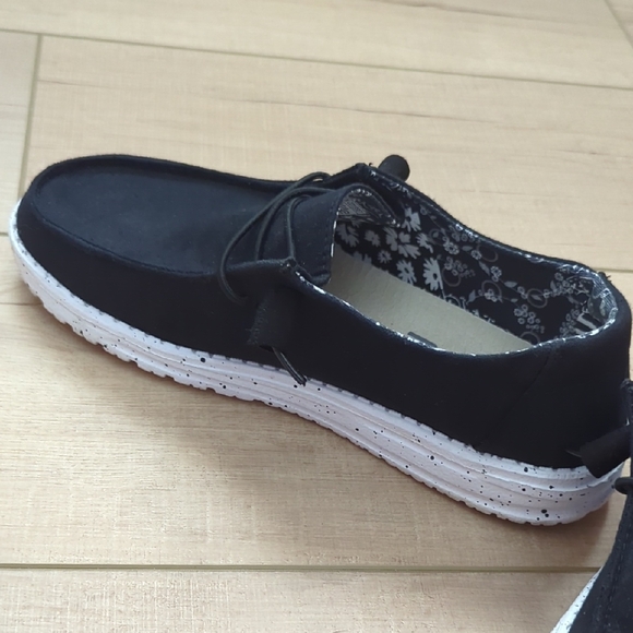 Hey Dude - Picture 2 of 6